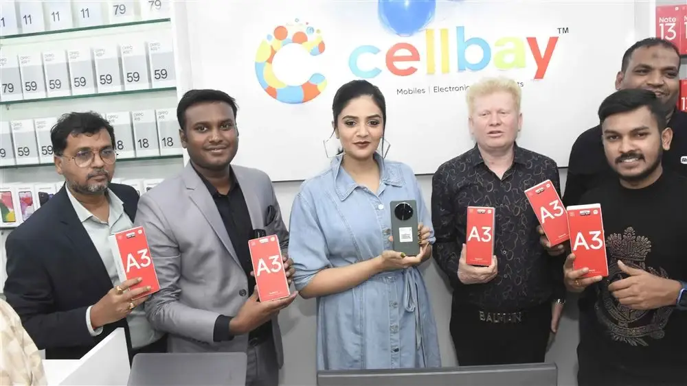 ACTRESS SREEMUKHI LAUNCHES CELLBAY MOBILES SHOWROOM MEDAK 8